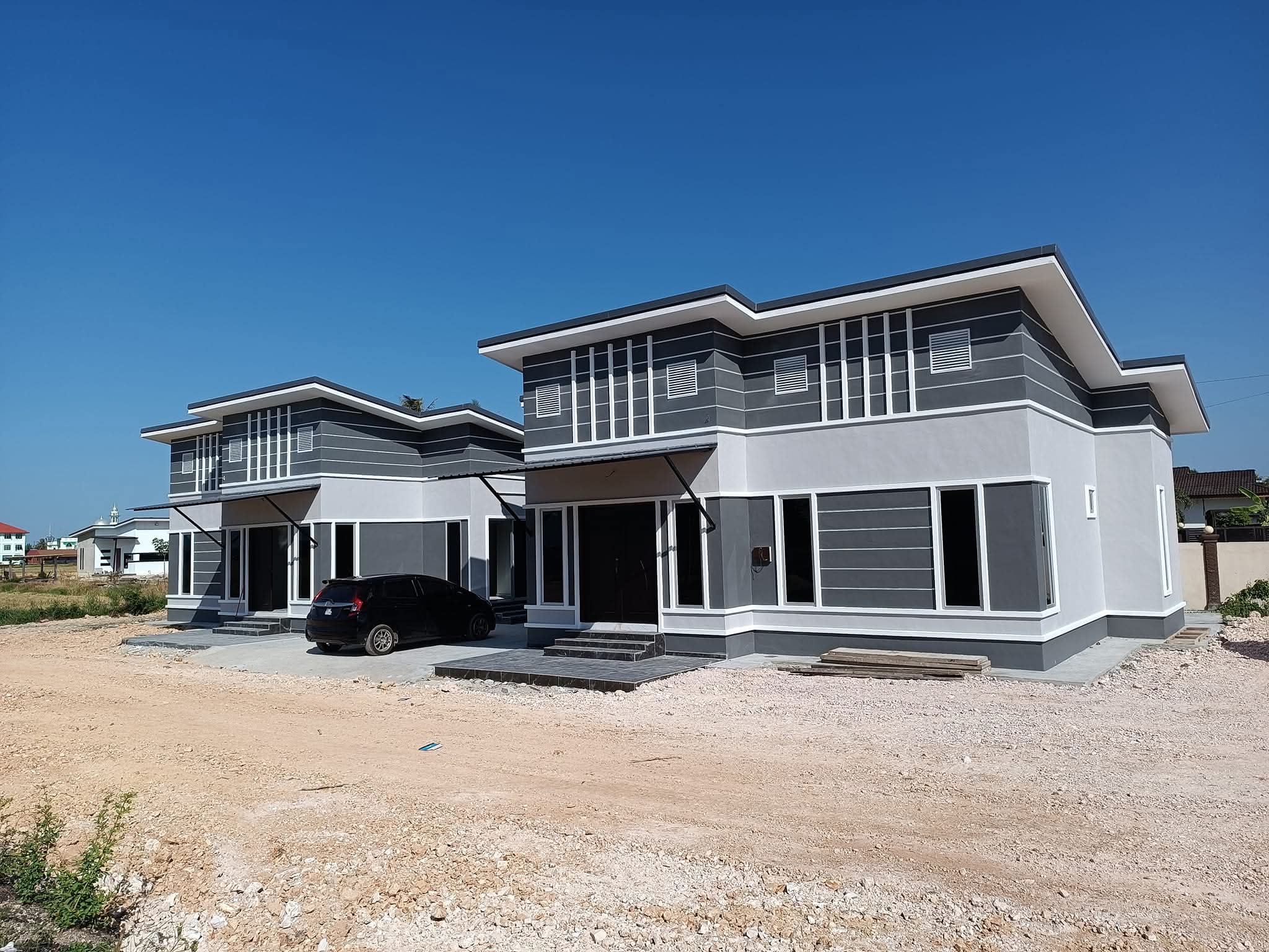 Projek dua rumah semi-D moden